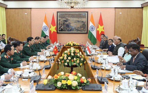 Bộ trưởng Quốc phòng Phan Văn Giang hội đàm với Bộ trưởng Quốc phòng Ấn Độ Rajnath Singh. (Ảnh: Trọng Đức/TTXVN)