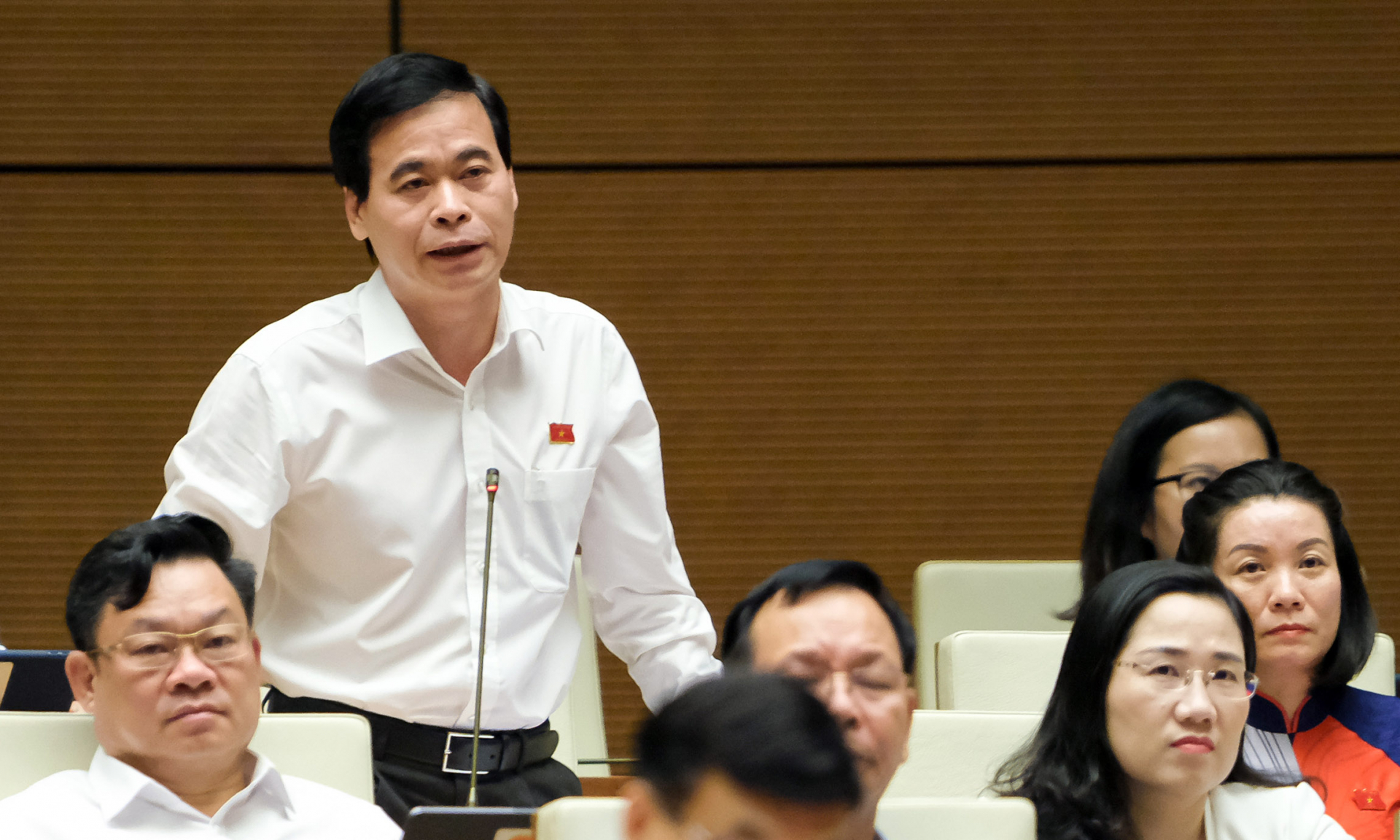  Đại biểu Nguyễn Mạnh Cường chất vấn Phó Thủ tướng Thường trực Chính phủ Phạm Bình Minh    