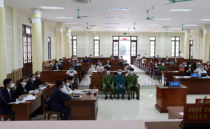 Vụ án Dương Minh Phú, nguyên cán bộ Ngân hàng TMCP Đầu tư và Phát triển Việt Nam-Chi nhánh Quảng Bình phạm tội “Lừa đảo chiếm đoạt tài sản” được dư luận xã hội quan tâm đã được xét xử.