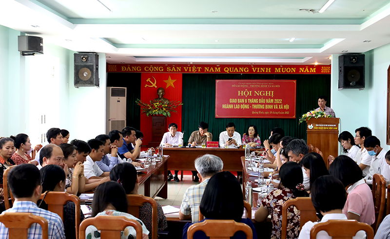 Các đại biểu tham gia tại hội nghị. 