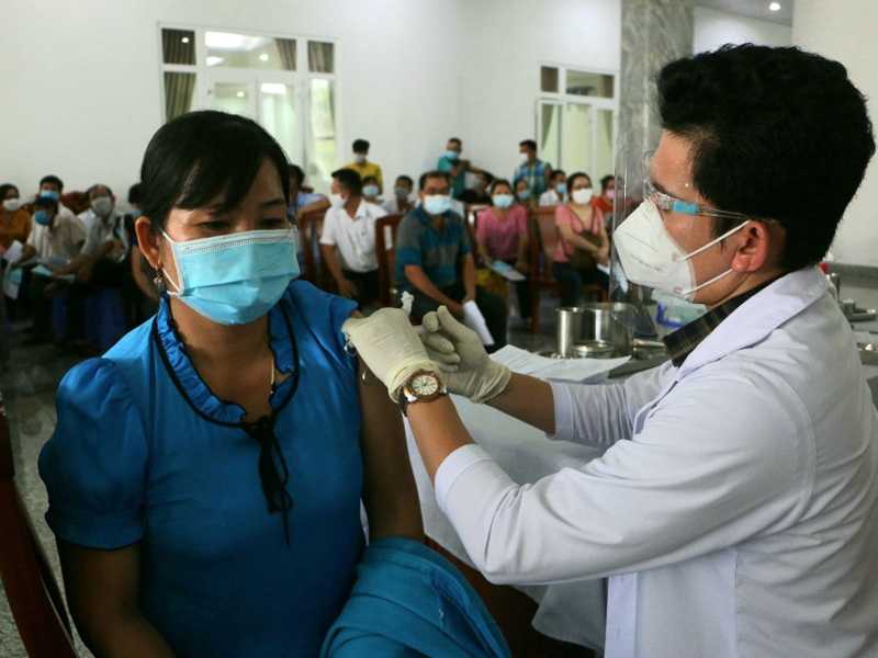 Tiêm vaccine COVID-19. Ảnh: Duy Khương - TTXVN