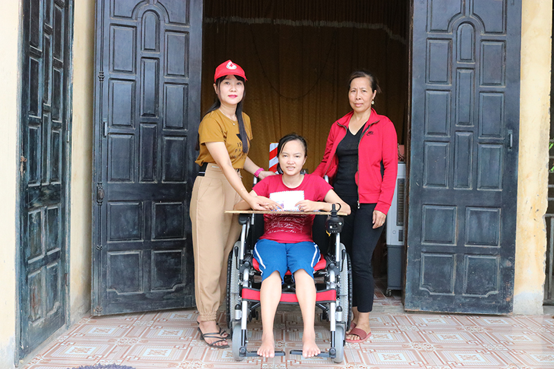 Số tiền 5.000.000 đồng được các nhà hảo tâm ủng hộ thông qua Hội chữ Thập đỏ TX. Ba Đồn