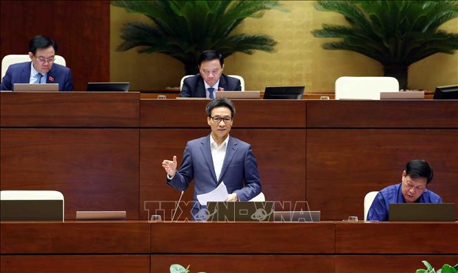 Phó Thủ tướng Chính phủ Vũ Đức Đam phát biểu giải trình, làm rõ một số vấn đề đại biểu Quốc hội nêu. Ảnh: Phạm Kiên/TTXVN