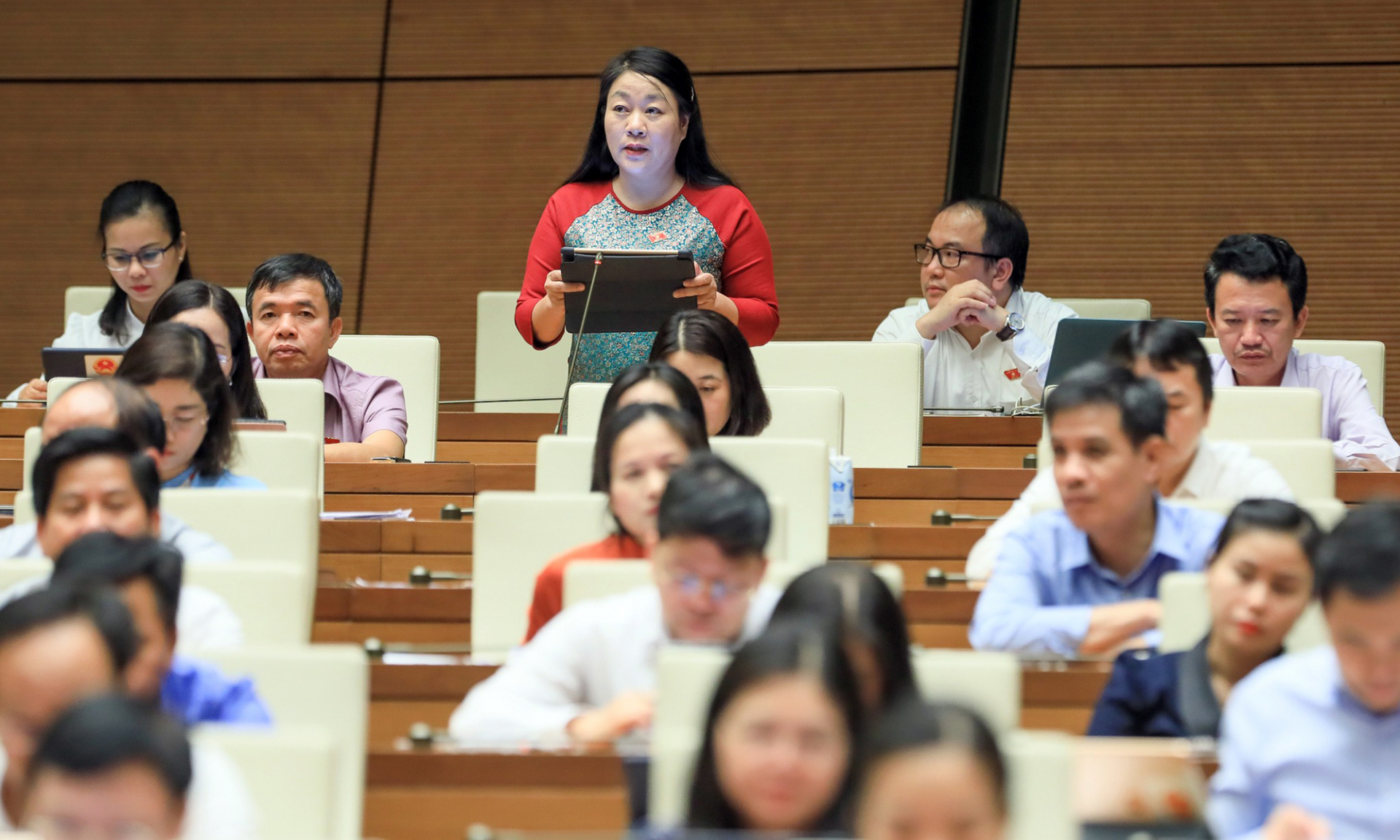 Đại biểu Nguyễn Thị Tuyết Nga thảo luận về dự án Luật thanh tra (sửa đổi)