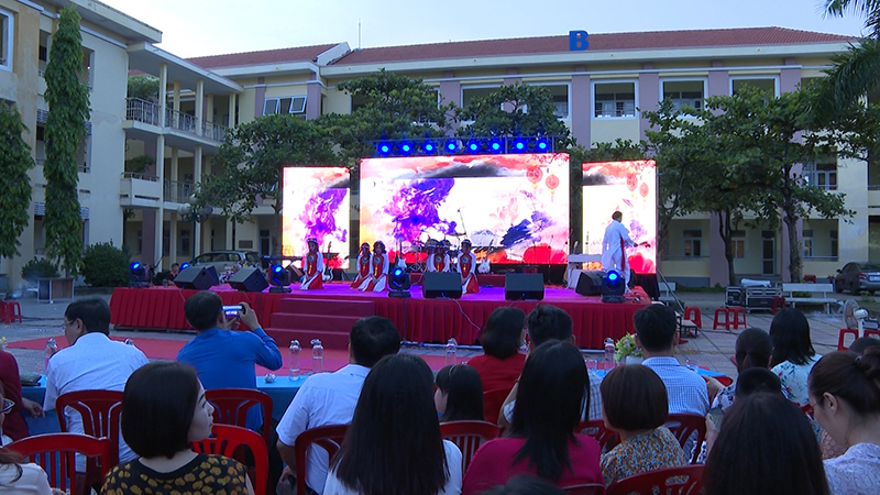 Các tiết mục văn nghệ do các em học sinh niên khóa 2019-2022 biểu diễn tri ân thầy cô
