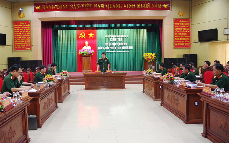 Đại tá Thái Đức Hạnh, Phó Chủ nhiệm Chính trị Quân khu 4 kết luận buổi kiểm tra.