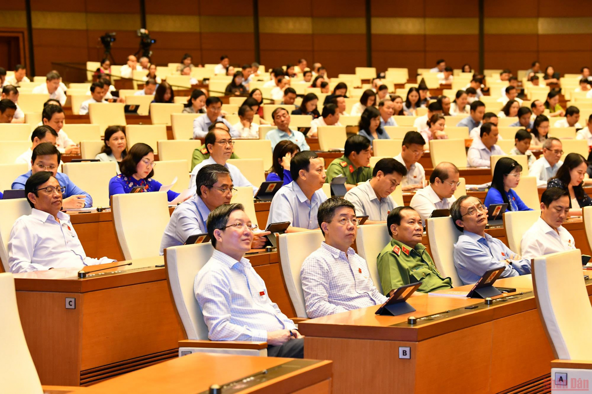 Các đại biểu Quốc hội tại phiên thảo luận về dự án Luật Phòng, chống bạo lực gia đình (sửa đổi) chiều 14/6. (Ảnh: NGUYÊN KHOA)