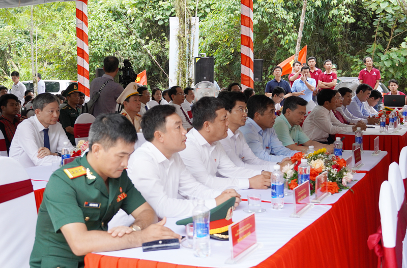 Các đại biểu dự buổi lễ khởi động 2 dự án.