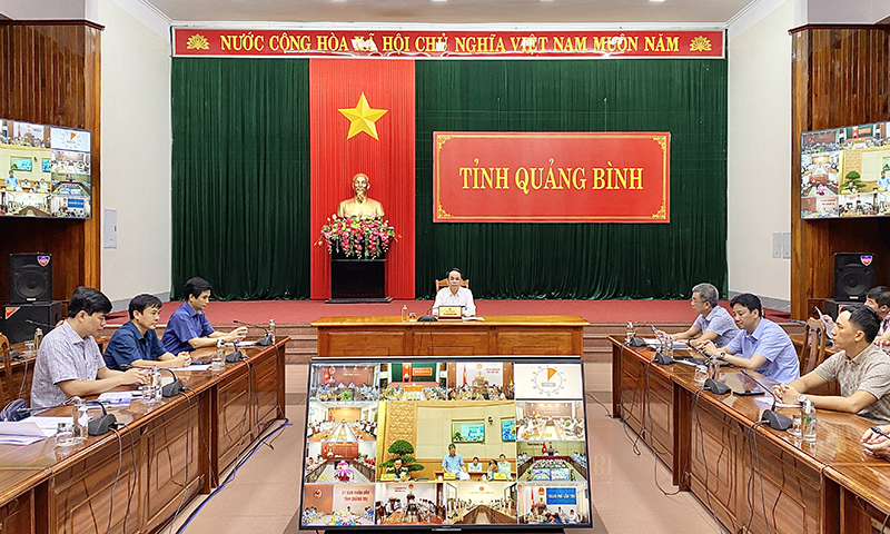 Đồng chí Phó Chủ tịch UBND tỉnh Phan Mạnh Hùng chủ trì hội nghị tại điểm cầu tỉnh Quảng Bình.