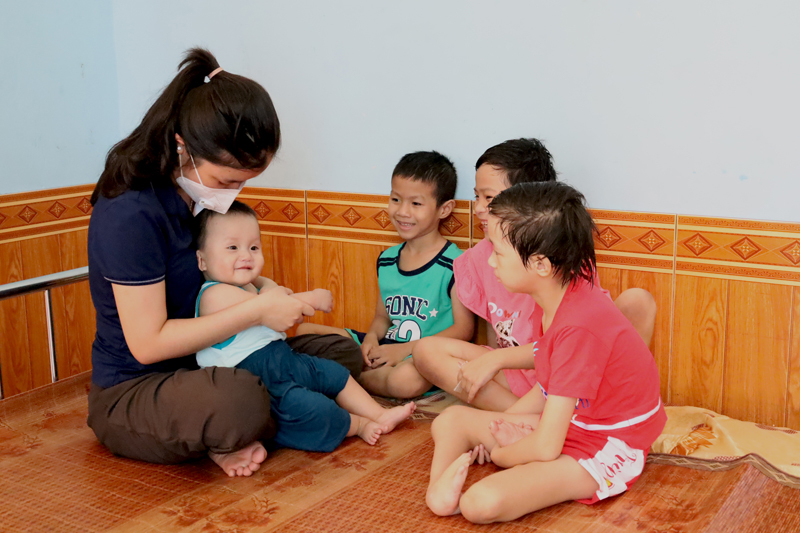 Các em nhỏ sống tại trung tâm được quan tâm, chăm sóc và được học hành.