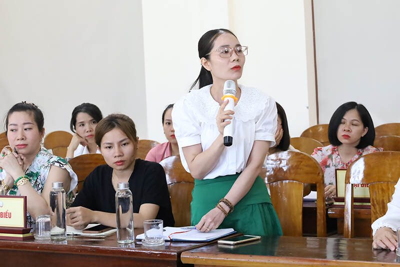 Đại diện nhóm trẻ tư thục phát biểu tại buổi làm việc. 