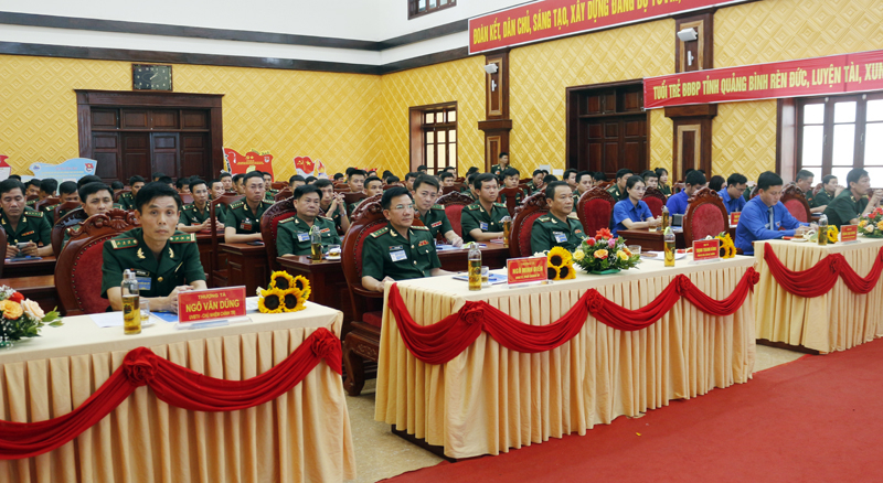 Các đại biểu dự đại hội.