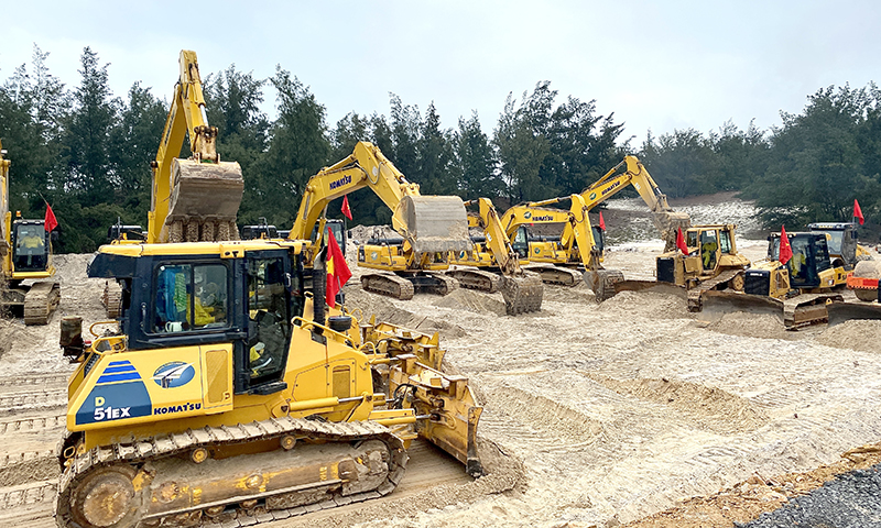 Các đơn vị thi công đẩy nhanh tiến độ triển khai dự án trên địa bàn tỉnh.