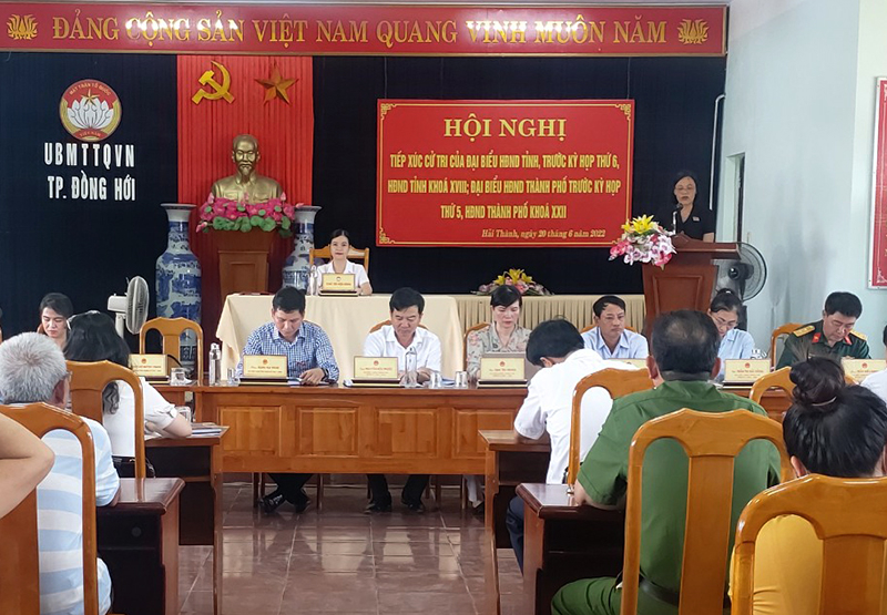 Các đại biểu HĐND tỉnh và HĐND TP. Đồng Hới TXCT TP. Đồng Hới.