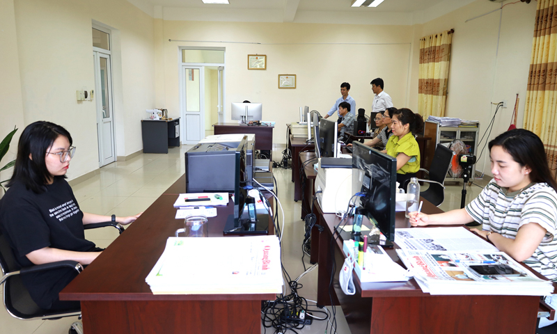 Cán bộ, phóng viên, biên tập viên Báo Quảng Bình noi gương Bác bằng những việc làm thiết thực, từ việc giữ gìn đạo đức của người làm báo và nâng cao chất lượng chuyên môn nghiệp vụ.