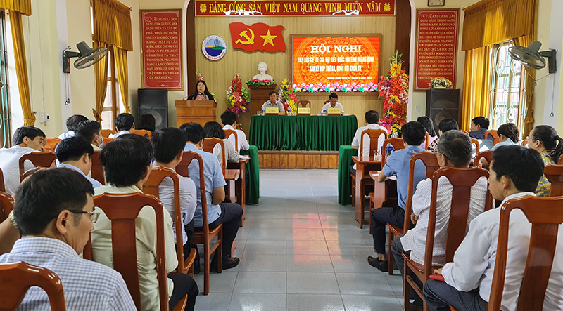 Toàn cảnh buổi tiếp xúc cử tri huyện Quảng Ninh.