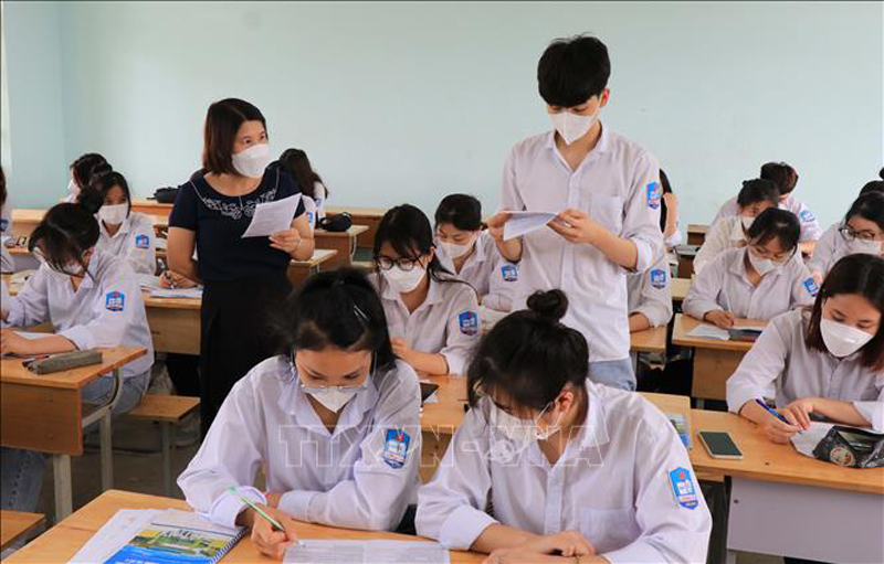 Thầy và trò trường Trung học Phổ thông Lương Tài 2, huyện Lương Tài, tỉnh Bắc Ninh ôn tập chuẩn bị Kỳ thi tốt nghiệp THPT năm 2022. Ảnh: Thanh Thương/TTXVN