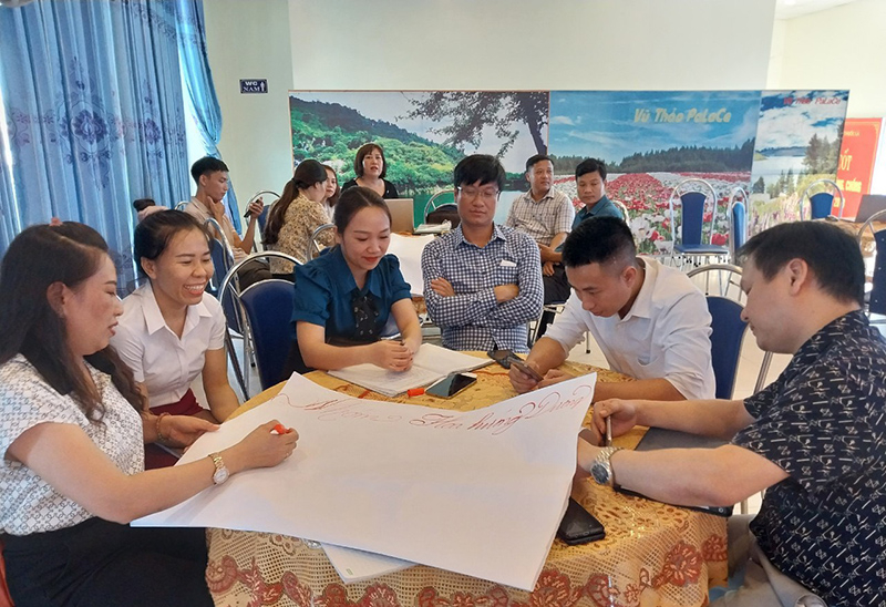 Ngoài các bài giảng, các học viên còn được thực hành và làm việc nhóm. 