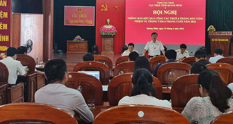 Cục trưởng Cục Thuế tỉnh Đoàn Vĩ Tuyến thông báo kết công tác thuế 6 tháng đầu năm 2022.