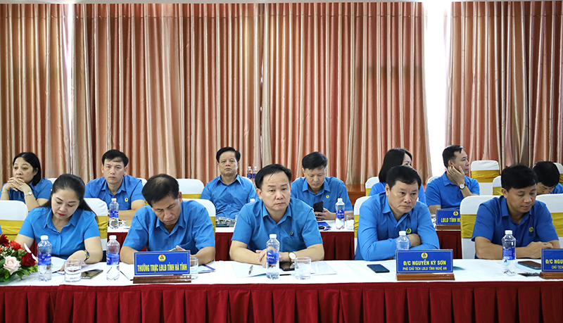 Các đại biểu dự hội nghị.