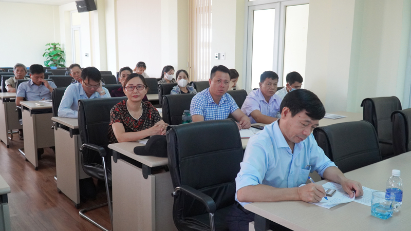 Các đại biểu tham dự lớp tập huấn về lĩnh vực tần số vô tuyến điện.