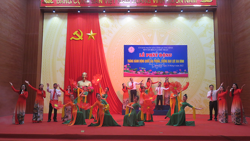 Một tiết mục văn nghệ chào mừng tại buổi lễ