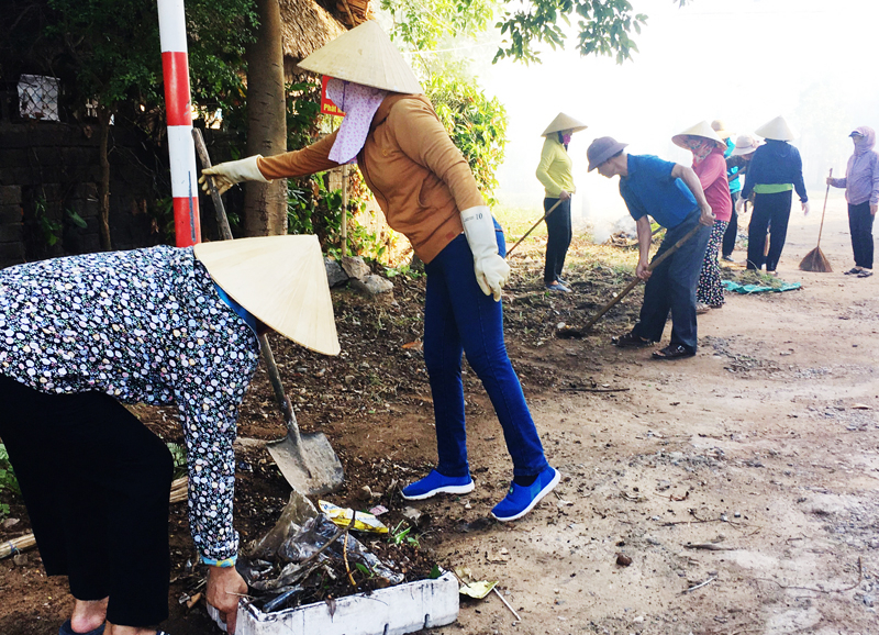 Ngành Tài nguyên và Môi trường tích cực phối hợp tuyên truyền, vận động nâng cao nhận thức cho các tầng lớp nhân dân về bảo vệ môi trường nông thôn xanh sạch đẹp.