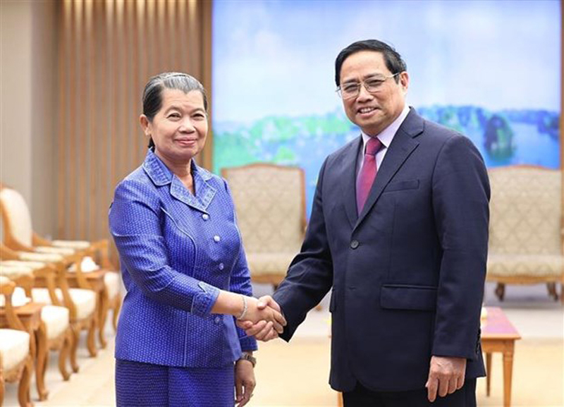 Thủ tướng Phạm Minh Chính tiếp Phó Thủ tướng Campuchia Men Sam An. (Ảnh: Dương Giang/TTXVN)