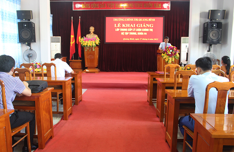 Toàn cảnh lễ khai giảng.