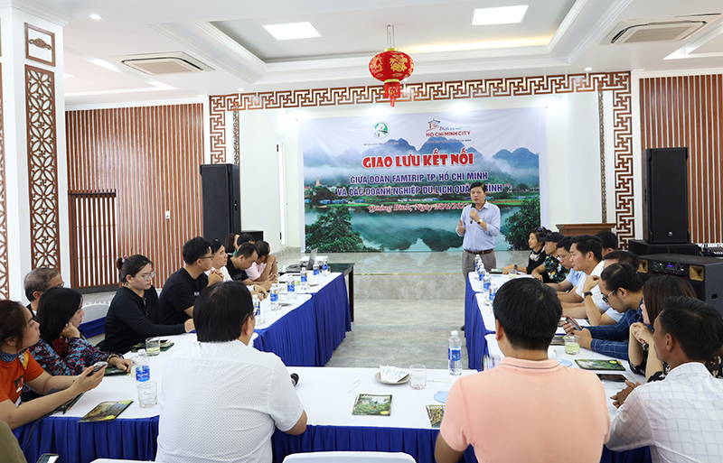 Hội nghị giao lưu, kết nối giữa đại diện lãnh đạo ngành du lịch, các doanh nghiệp dịch vụ du lịch hai địa phương.