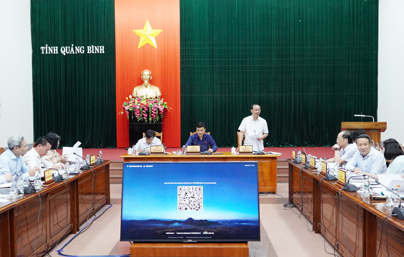 Đồng chí Thứ trưởng Bộ GTVT Lê Đình Thọ phát biểu tại buỗi làm việc.
