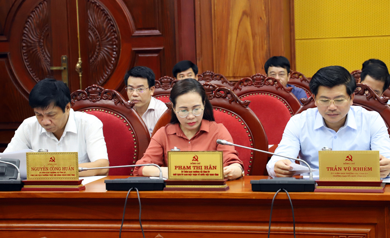 Các đồng chí trong Ban Thường vụ Tỉnh ủy tham dự Hội nghị