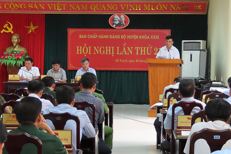 Các đại biểu tham gia ý kiến tại hội nghị.
