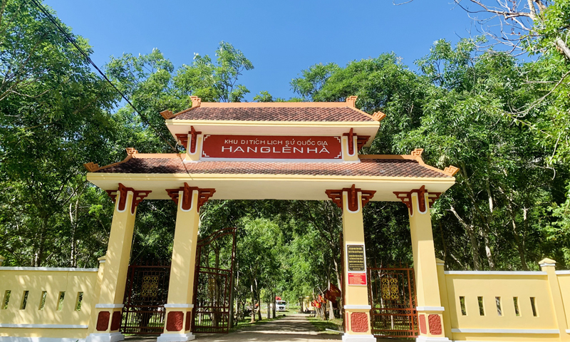 Di tích lịch sử cấp quốc gia hang Lèn Hà.