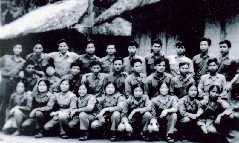 CBCS Trạm thông tin A69 chụp ảnh lưu niệm năm 1972.  Ảnh: TL.