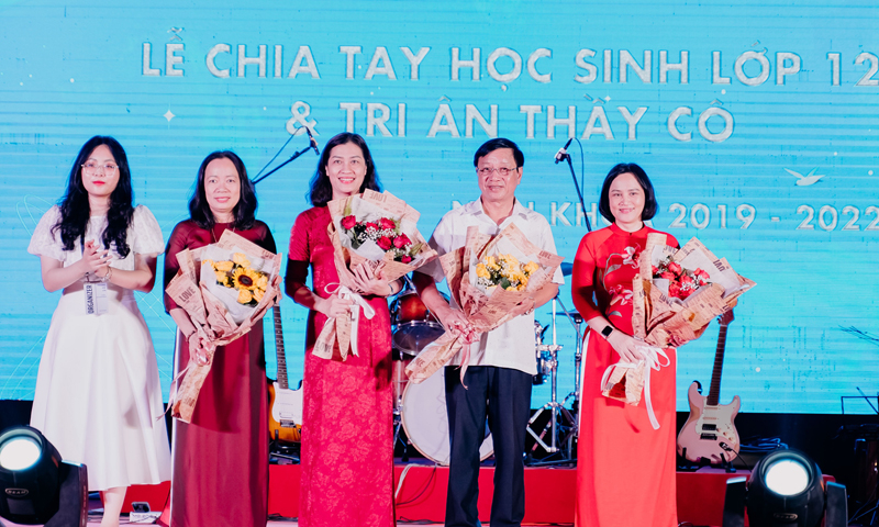 Lễ tri ân thầy cô giáo, một trong những điểm nhấn của chương trình.