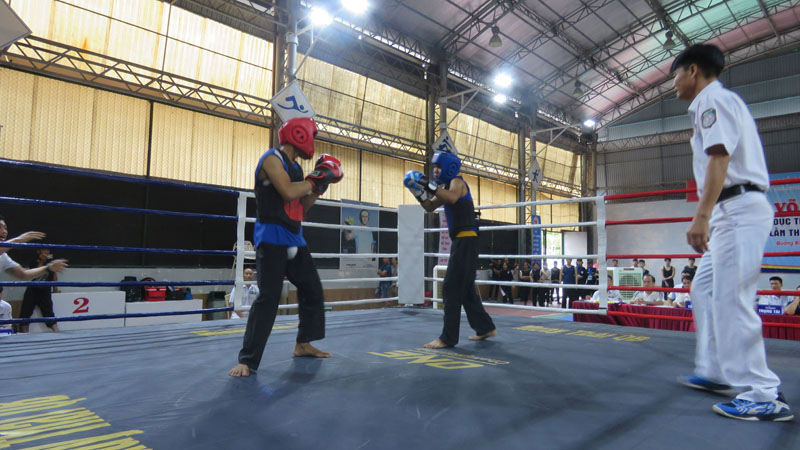 Các VĐV tranh tài sau lễ khai mạc 