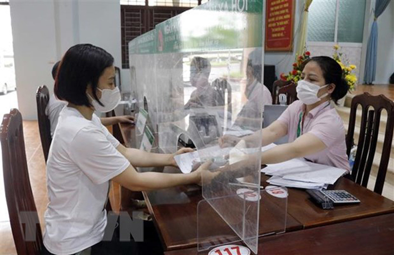 Ngân hàng Chính sách Xã hội tỉnh Bắc Giang giải ngân vốn vay ưu đãi theo Nghị quyết 11 của Chính phủ. (Ảnh: Đồng Thúy/TTXVN)