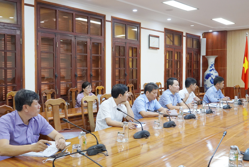Các đại biểu tham dự buổi làm việc.