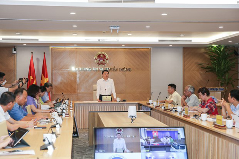 Thứ trưởng Bộ Thông tin và Truyền thông Nguyễn Huy Dũng phát động cuộc thi. (Ảnh: Minh Sơn/Vietnam+)