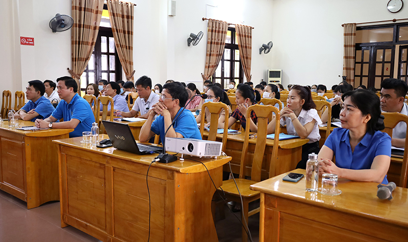 Các đại biểu dự hội nghị tập huấn.