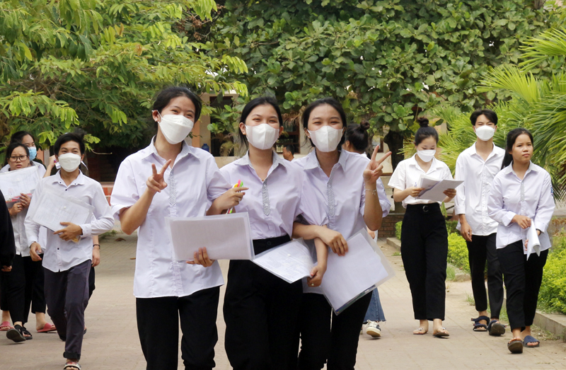 Hầu hết thí sinh rời phòng thi với tâm lý khá thoải mái.