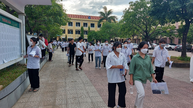 Rời phòng thi, đa số thí sinh đều cảm thấy tự tin vì đã làm tốt các bài thi.