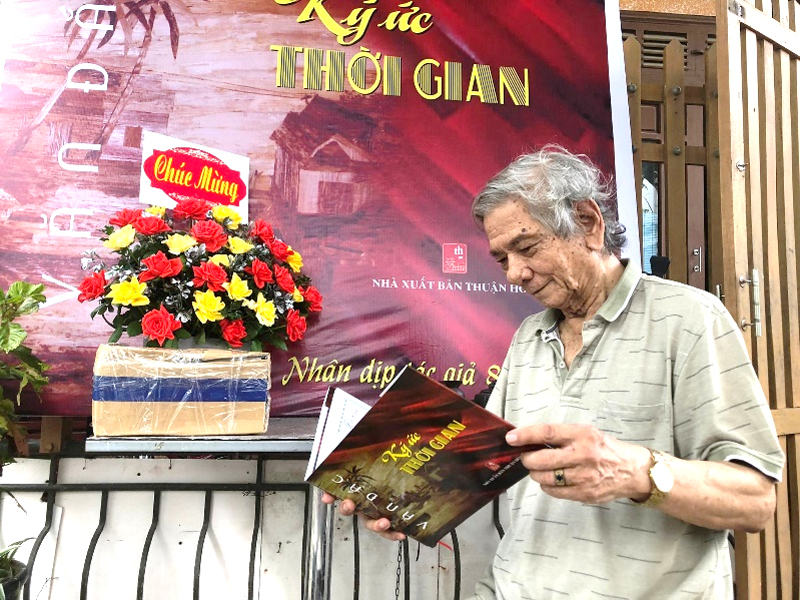 Họa sĩ Văn Đắc.