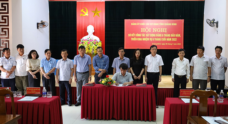  Lãnh đạo các  cơ quan, đơn vị ký cam kết thực hiện quy định về trách nhiệm và xử lý trách nhiệm đối với người đứng đầu, cấp phó của người đứng đầu.