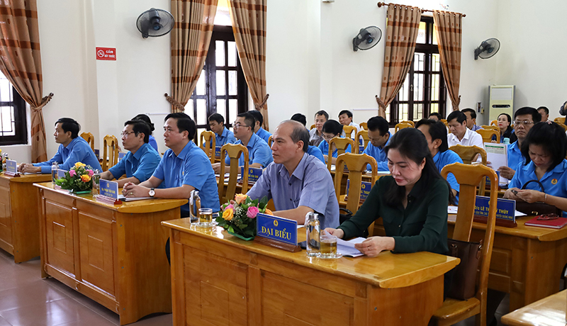 Các đại biểu dự hội nghị.