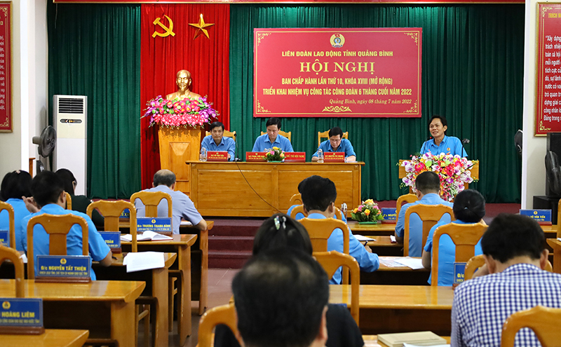 Đại biểu tham luận tại hội nghị.