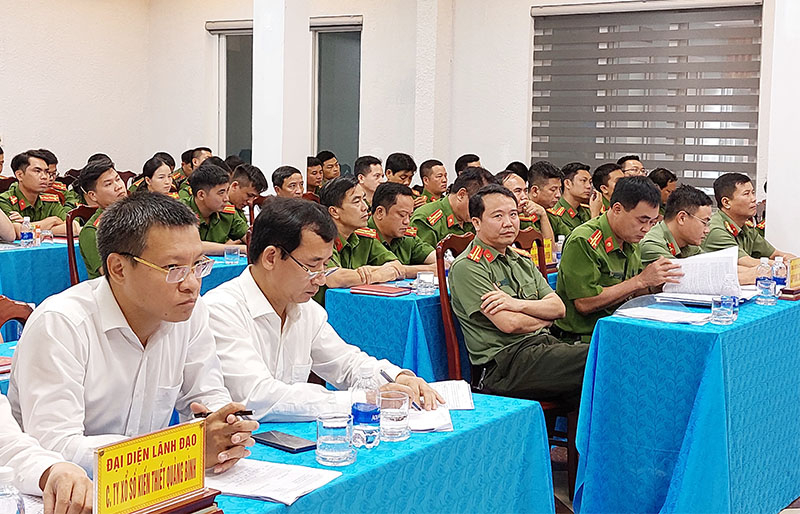 Các đại biểu tham dự hội nghị