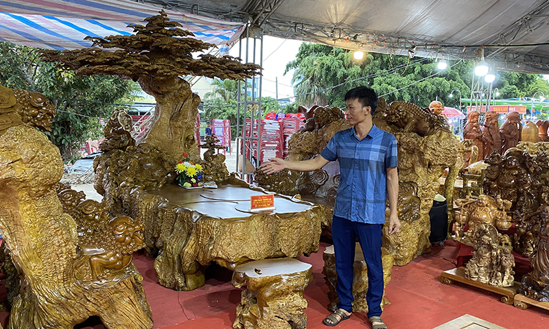 Một số gian hàng trưng bày sản phẩm tại hội chợ.