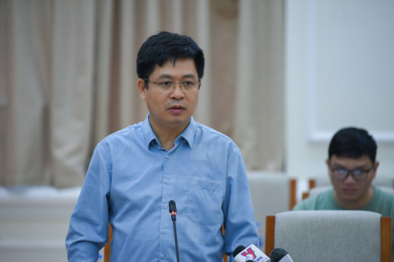 Ông Nguyễn Xuân Thành thông tin tại buổi họp báo. (Ảnh: Bộ GD-ĐT)